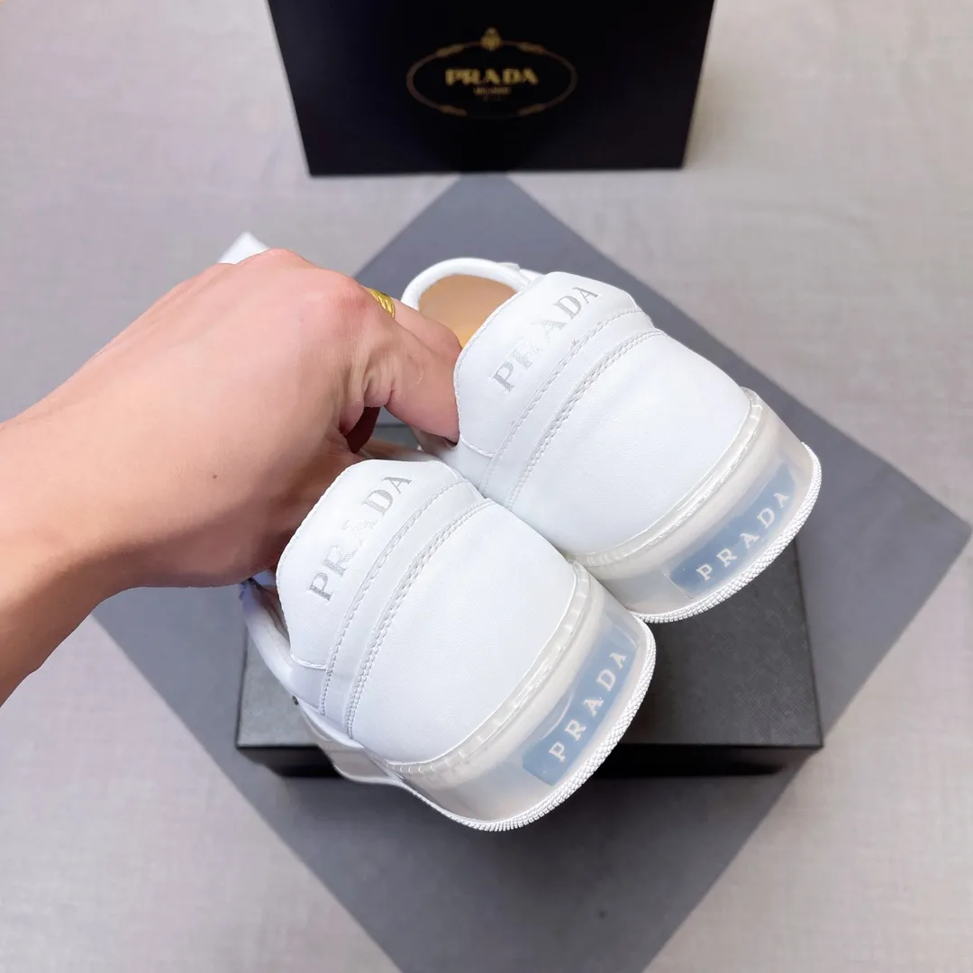 P420 Prada Prada's new men's leather sneakers, the highest version on the market, any comparison is welcome🆚! The original leather has excellent texture and is super high-end! Fetal sheep net lining imported from Italy, removable pad! Luxurious materials and fine workmanship, highly recommended! Code number 38-45 No. 058
